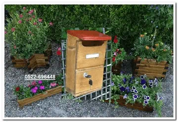 אדניות הגליל Galilee Planters-תיבת דואר על רשת גדר ברזל